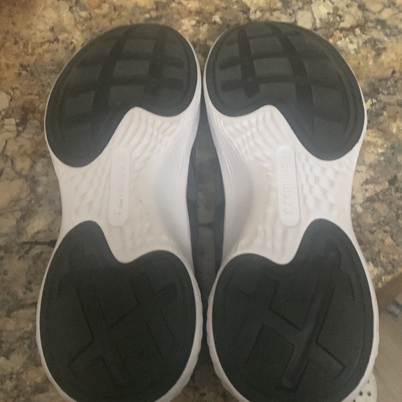 Athletic_Shoes